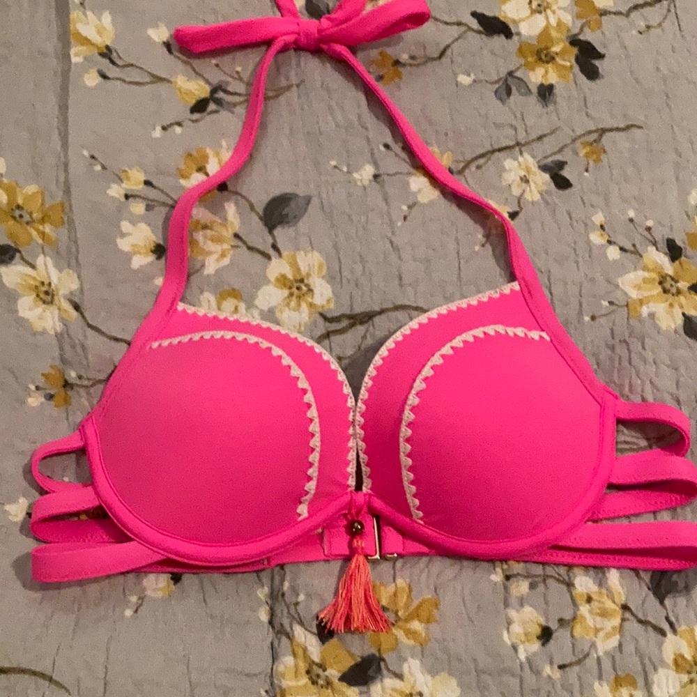 Victoria’s Secret pink bikini top size 36C cute!